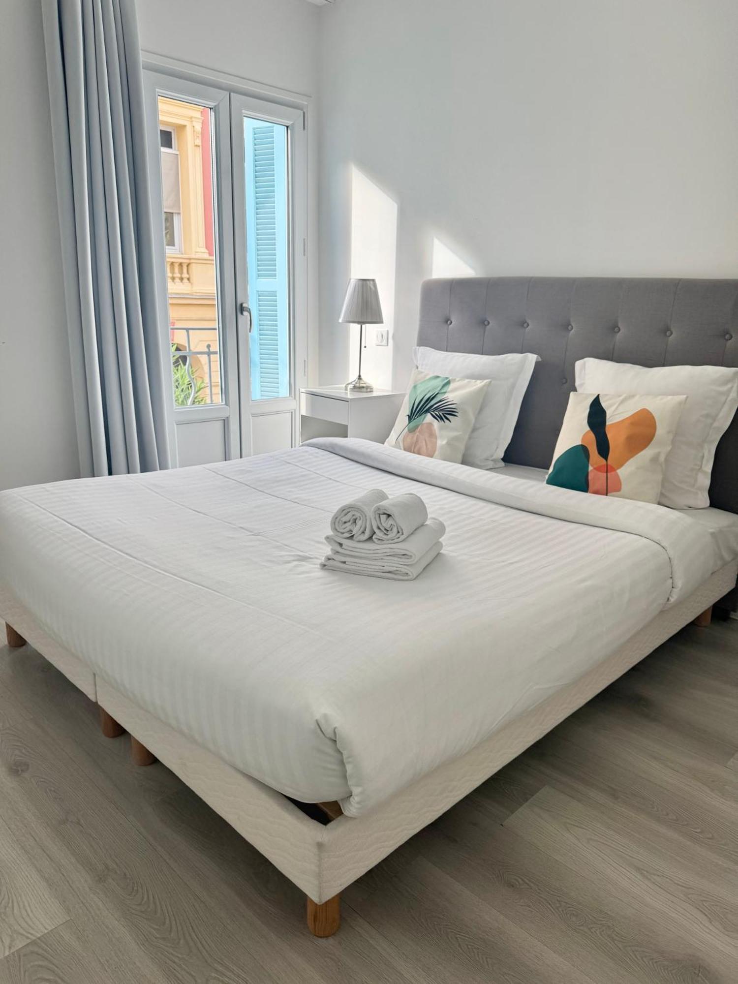 Republique Appartements Ментона Екстериор снимка