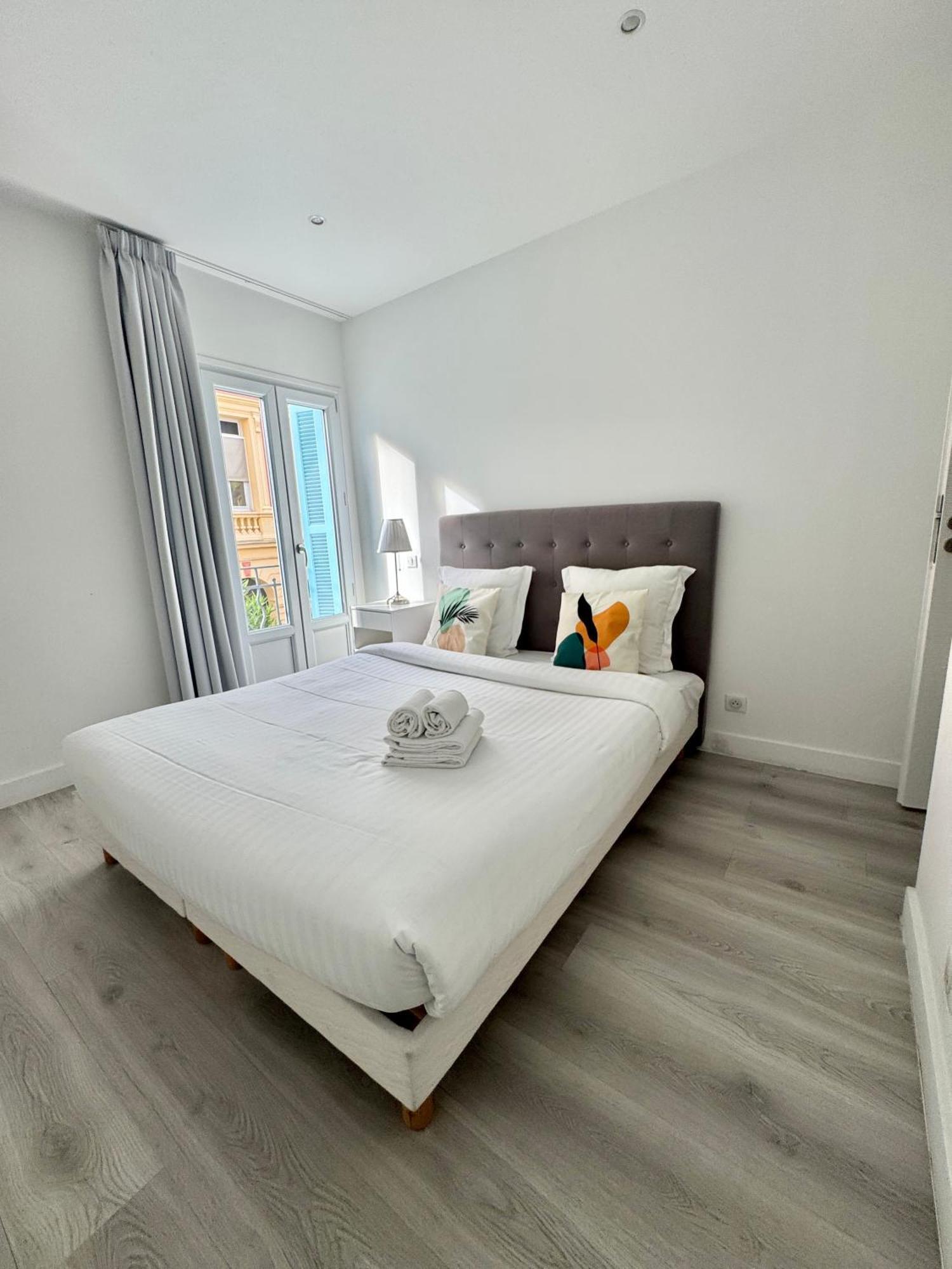 Republique Appartements Ментона Екстериор снимка