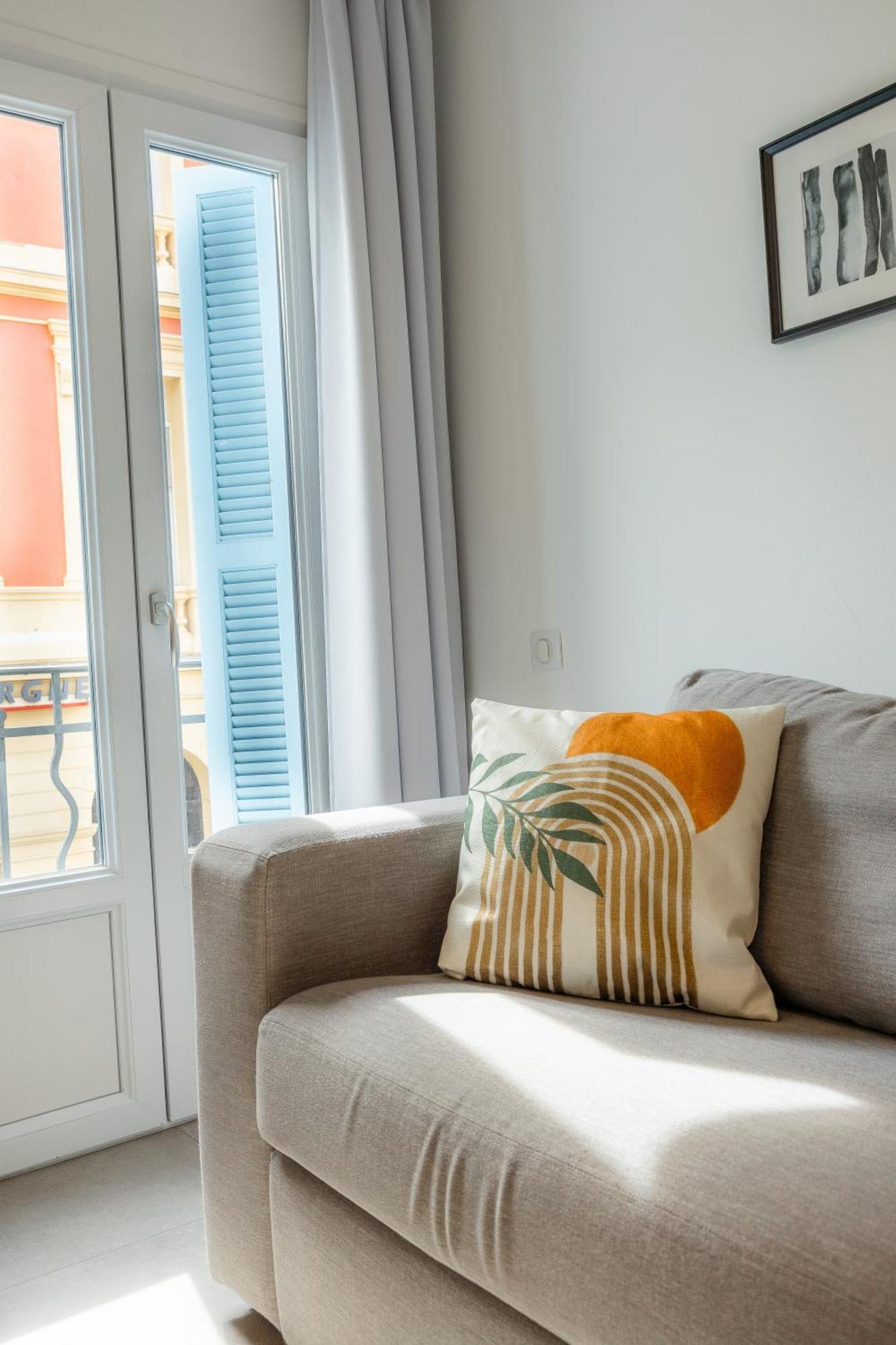 Republique Appartements Ментона Екстериор снимка