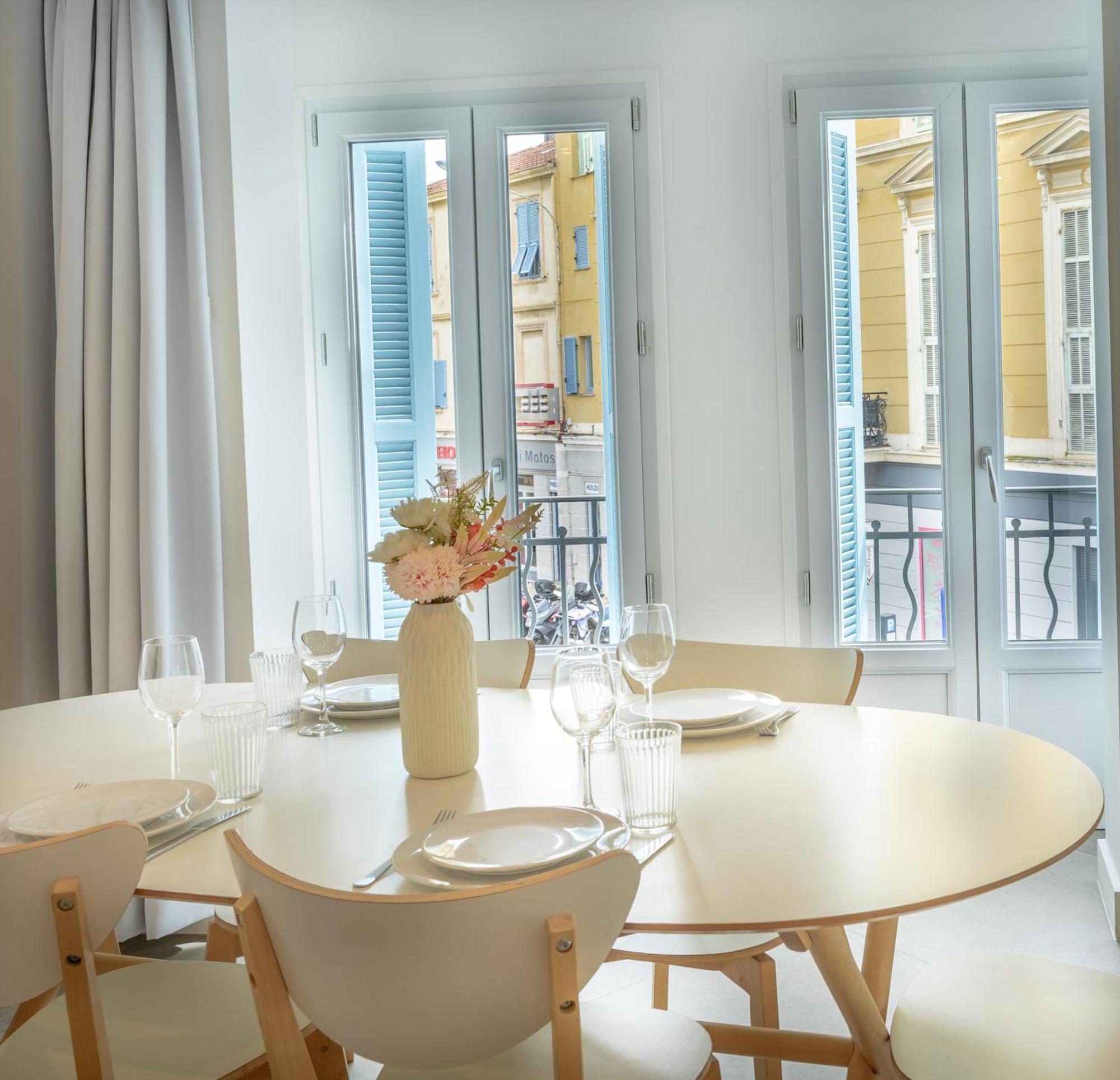 Republique Appartements Ментона Екстериор снимка